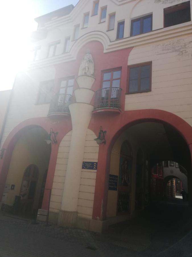 Monelly Apartman Комарно Екстер'єр фото