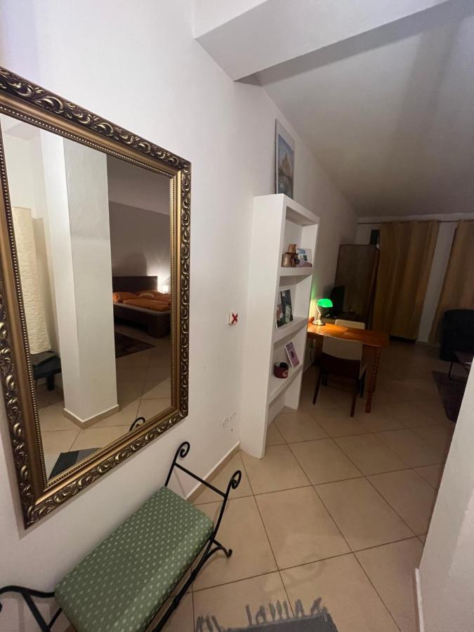 Monelly Apartman Комарно Екстер'єр фото